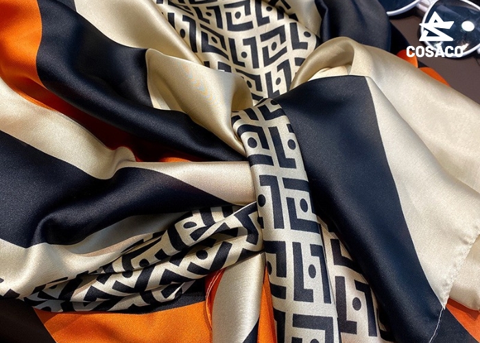 Khăn lụa silk là gì? Vì sao luôn được yêu thích?