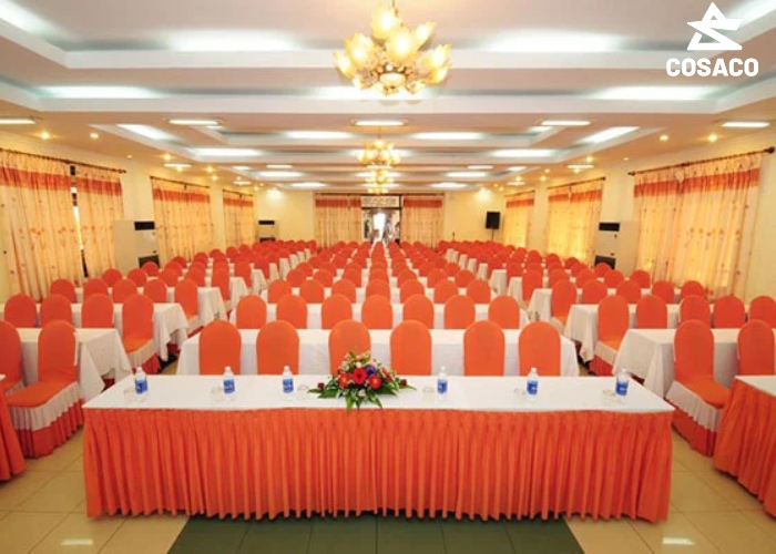 Cách lựa chọn khăn trải bàn hội thảo phù hợp từng loại sự kiện