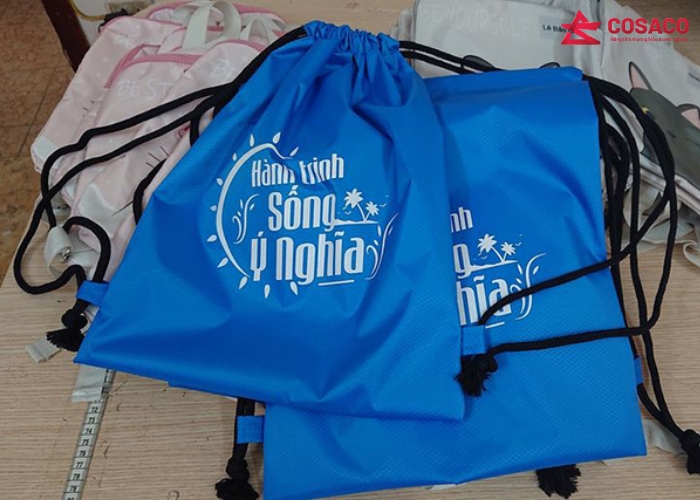 Vì sao balo dây rút vải dù TPHCM lại “làm mưa làm gió” trên thị trường?