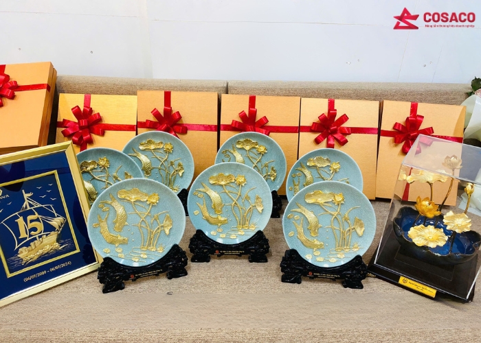 Tại sao doanh nghiệp nên chọn dịch vụ quà tặng kỷ niệm thành lập công ty TPHCM chuyên nghiệp?