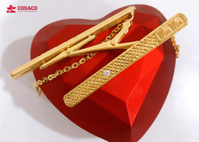 Quy trình đặt kẹp cà vạt mạ vàng theo yêu cầu