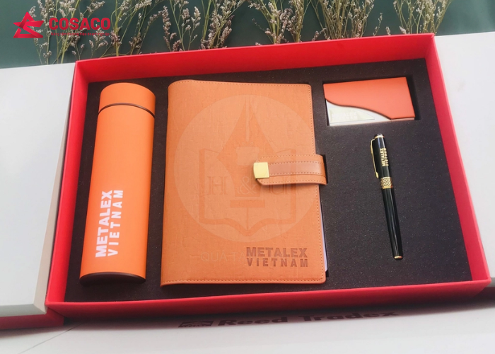 Bộ quà tặng thiết kế riêng – Khẳng định dấu ấn thương hiệu