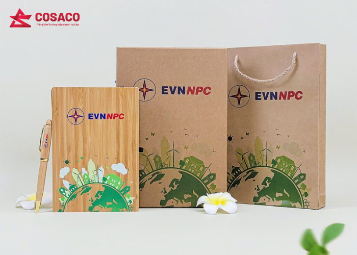 Sổ tay và bút làm từ vật liệu tái chế