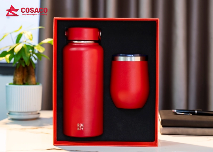 Bình giữ nhiệt, ly sứ và cốc giữ nhiệt
