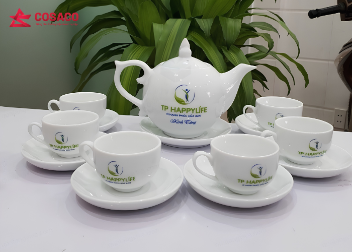 Bình giữ nhiệt, ly sứ và bộ ấm trà