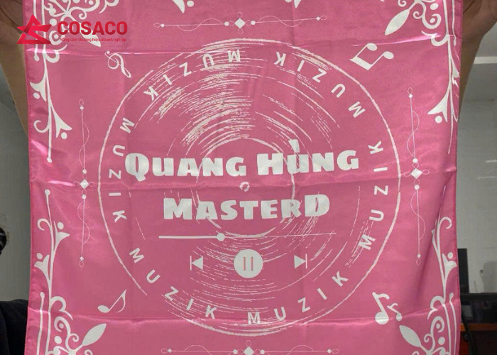 Khăn bandana in họa tiết theo bộ nhận diện thương hiệu
